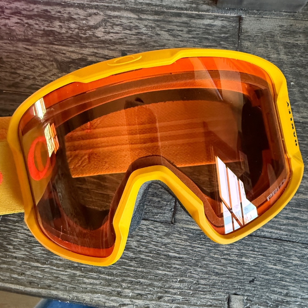 Oakley Line Miner ski goggles in a Icon Mustard color with Prizm Persimmon lens - Picture 7 of 12